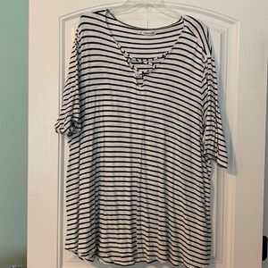 Black and white long tee
